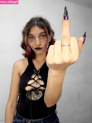 lady_laila [ lady-laila ] - who's ready for their feeding