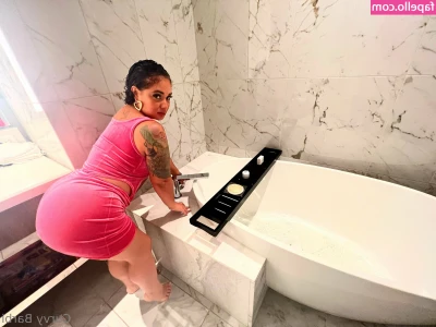 iamcurvybarbi - I’m a naughty housewife 😈
