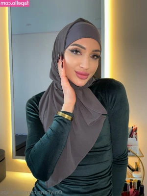 leila_lips [ leila-lips ] - Being a good wifey this weekend 😇