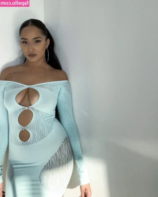 Kassandra Lee [ kassandra-lee ] - Striping out this outfit 🔥
