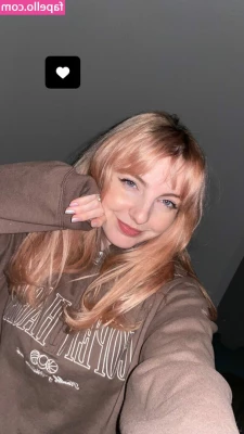 LDShadowLady - feet friday deal     5 feet pics and 2 videos and only    10     feet