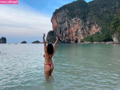 sexxxychiara - The tentacle in my ass feels heaven 😭🐙
