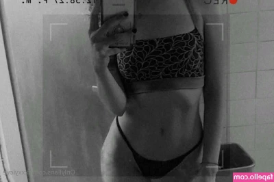 fxxxylove - I need someone to suck my cock, does anyone want to? 🙈