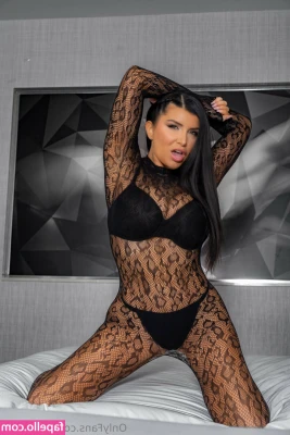 Romi Rain [ romi-rain ] - my body is a work of ART 🖼️ ……..  now come paint me with