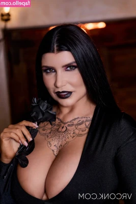Romi Rain [ romi-rain ] - Sometimes you just feel the need to touch...🤭Ah good morning! I
