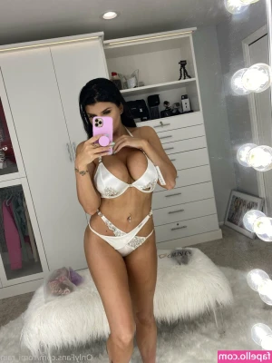 Romi Rain [ romi-rain ] - Someone got messy again 🤭