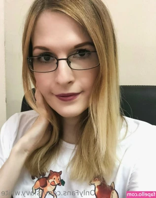 ms.peachymoon [ ms-peachymoon ] - wich one would you like see me playing?😈 Im on bby! chat with