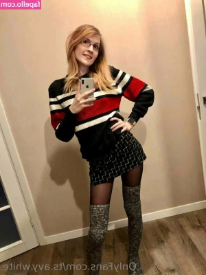 ms.peachymoon [ ms-peachymoon ] - Omg so late and I can't ssleep because I'm horny