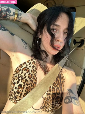 babysaralux - Horny asf send help