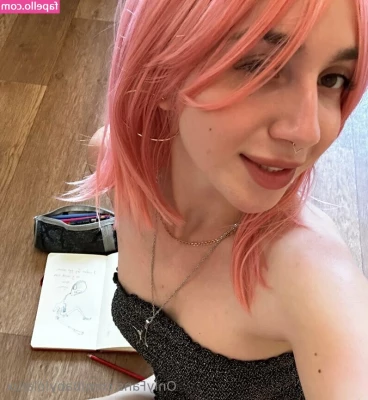 babysaralux - Happy Wednesday all! 🥰🥰 hope your week is going well!