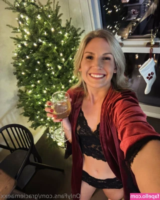 graciemaexx - Im still in the shower in the last picture  but nothing is covering me