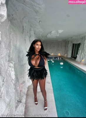 yanithebodyvip - Some ass for you guys before my steamy shower x