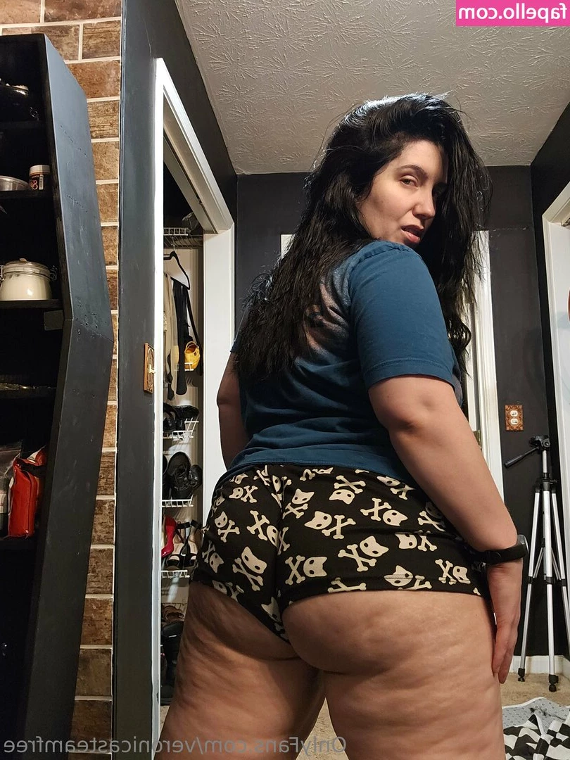 veronicasteamfree - I would be naughty in the office