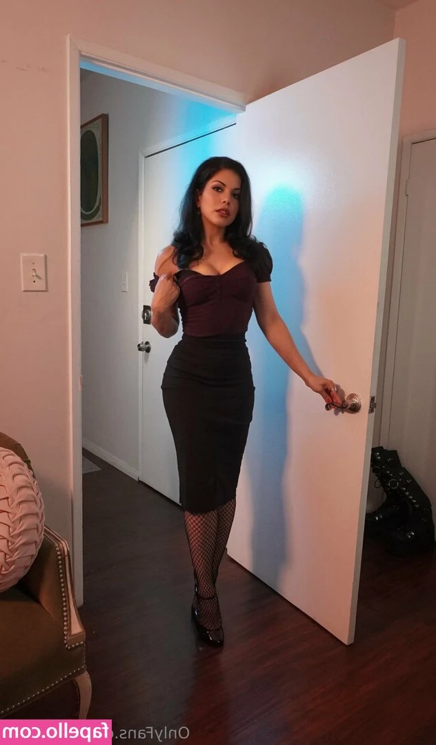 saraloera - Hey would you mind sucking on my nipples really quick?