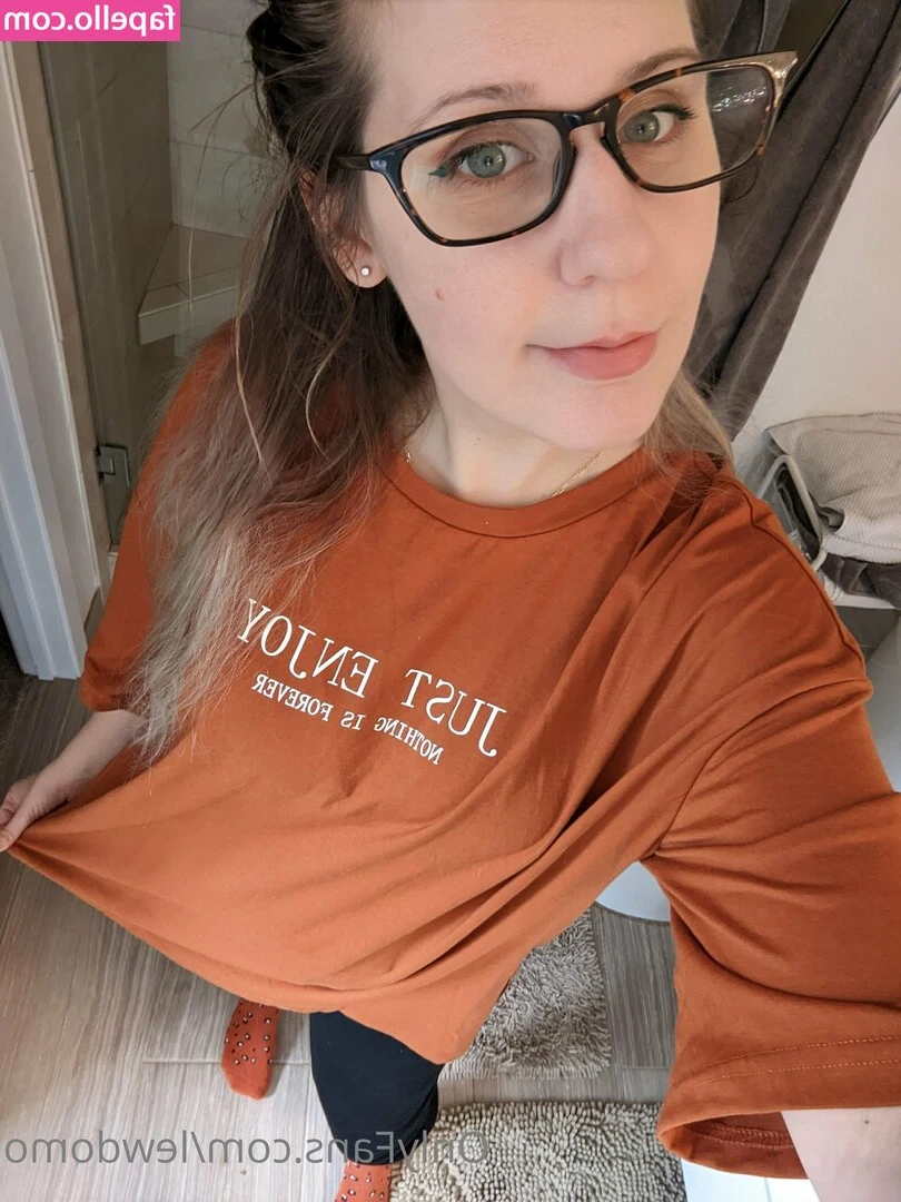 lewdomo - Cleveage is on point today?! Would u like knowing this is what is