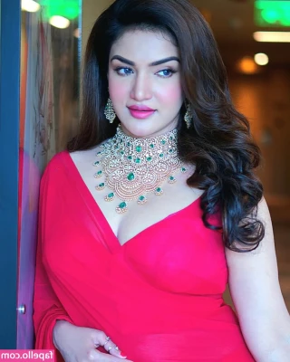 Honey Rose [ honey-rose ] - Get in, get a semi and show it off