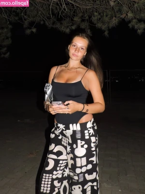Beatriz Castilho [ beatriz-castilho ] - Casual sexy to straight up sexy.