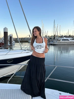 Beatriz Castilho [ beatriz-castilho ] - Lets have one last pool party? Logging on in an hourish right here on