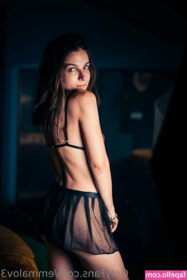 emmalov3 - let’s give the people below a show ;)