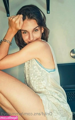 emmalov3 - UNDRESSING series 😏😈🔥🔥🔥  Yeah! This week let's see me