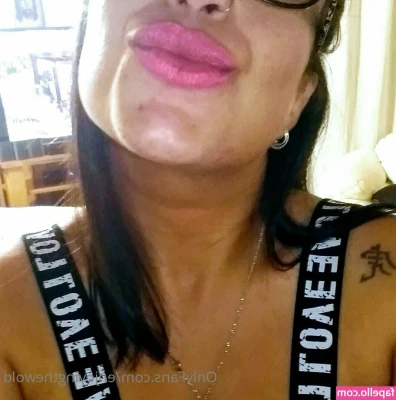 enjoyingthewold - Buenos Dias foot tease