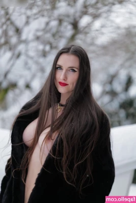 Piper Blush [ piper-blush ] - I often hang around the house wearing nothing but panties 😛