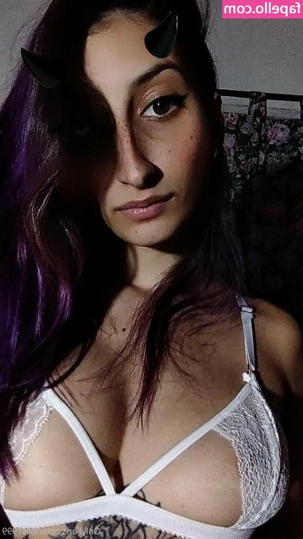 lolaa1995 - Would you cheat with a Cheerleader?