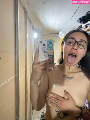 lolahoney777 - This is how I'd look if I was born in the south: still slutty, just a