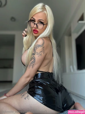 sweet_blondyiy [ sweet-blondyiy ] - Beach bum 🏖
