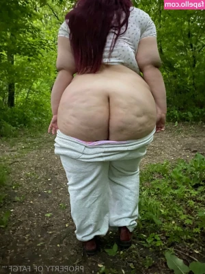 fatgf - I just love playing around on my bed 😉