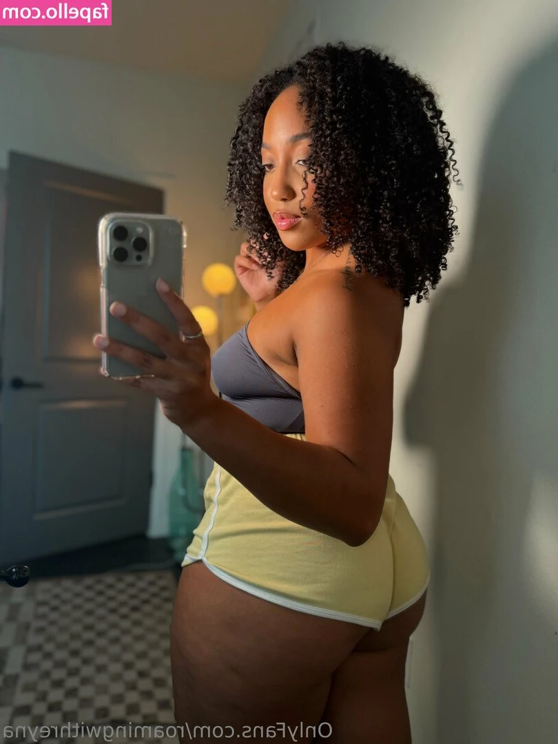 roamingwithreyna - wanna mix things up! 😍 Tip $5, ask me any question your dm ❤️