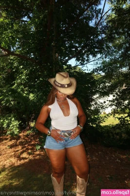 roamingwithreyna - Happy Monday 💙🌹‼️ tip this post 5 for a live uplifting