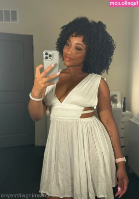 roamingwithreyna - Let me get all hot for you 🔥