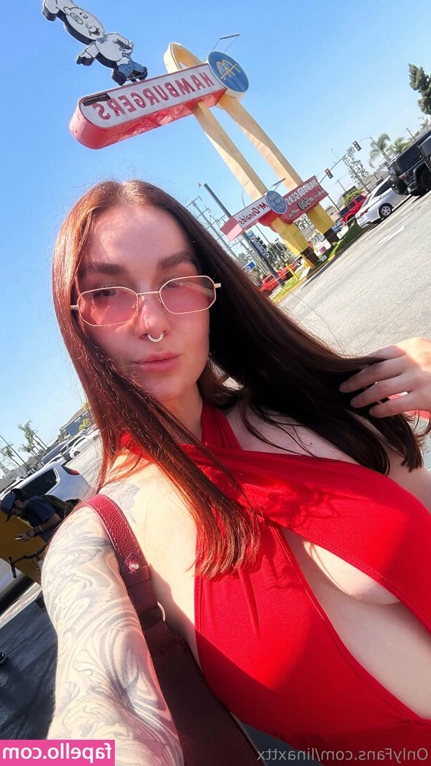 LinaXTTX - Legs spread wide open and pussy throbbing