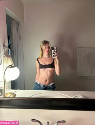 alissaquinn - Face Sit and Money Shot so lots of my ass for your Hump Day Pleasure