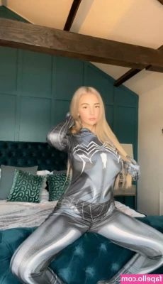 alissaquinn - Want me to play something for you