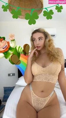 alissaquinn - Which is your favourite  up close naked or far away naked