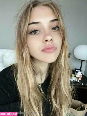 alissaquinn - Levando pau gostoso de ladinho adoroo 😈🔥😋