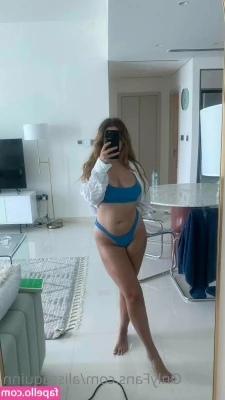 alissaquinn - Es geht doch nichts darüber  im Freien die Schuhe auszuziehen  Auf