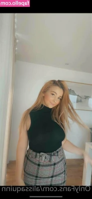 alissaquinn - How bad would you bury that face between my legs?✨🥰💋