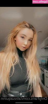 alissaquinn - Mis pezones son tan chupables que yo también me doy y me excito