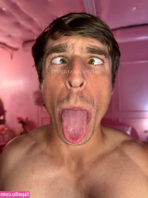 tongueandspit - Jiggle
