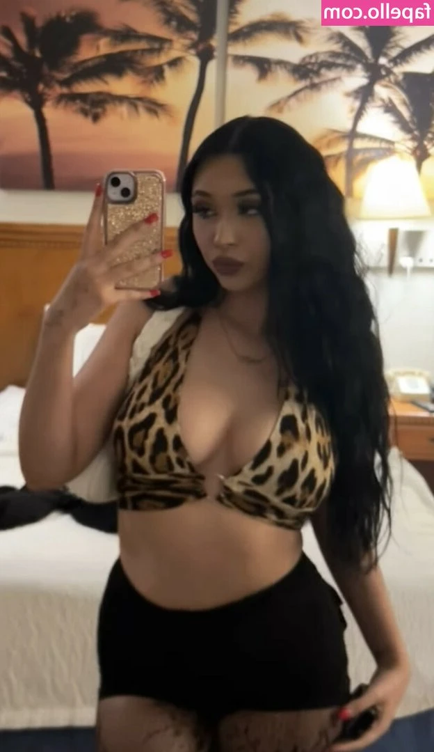 nyny_bae03 [ nyny-bae03 ] - Would you kiss on this juicy lips? 💋