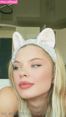 eva_xx [ eva-xx ] - Your lips look lonely  Let me introduce you to mine