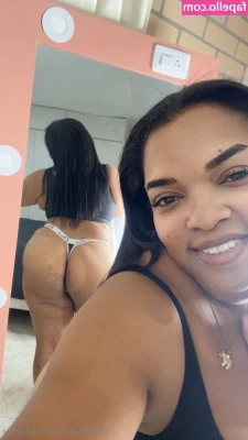 lulucurvy - Sunburnt but still looking good😜💗