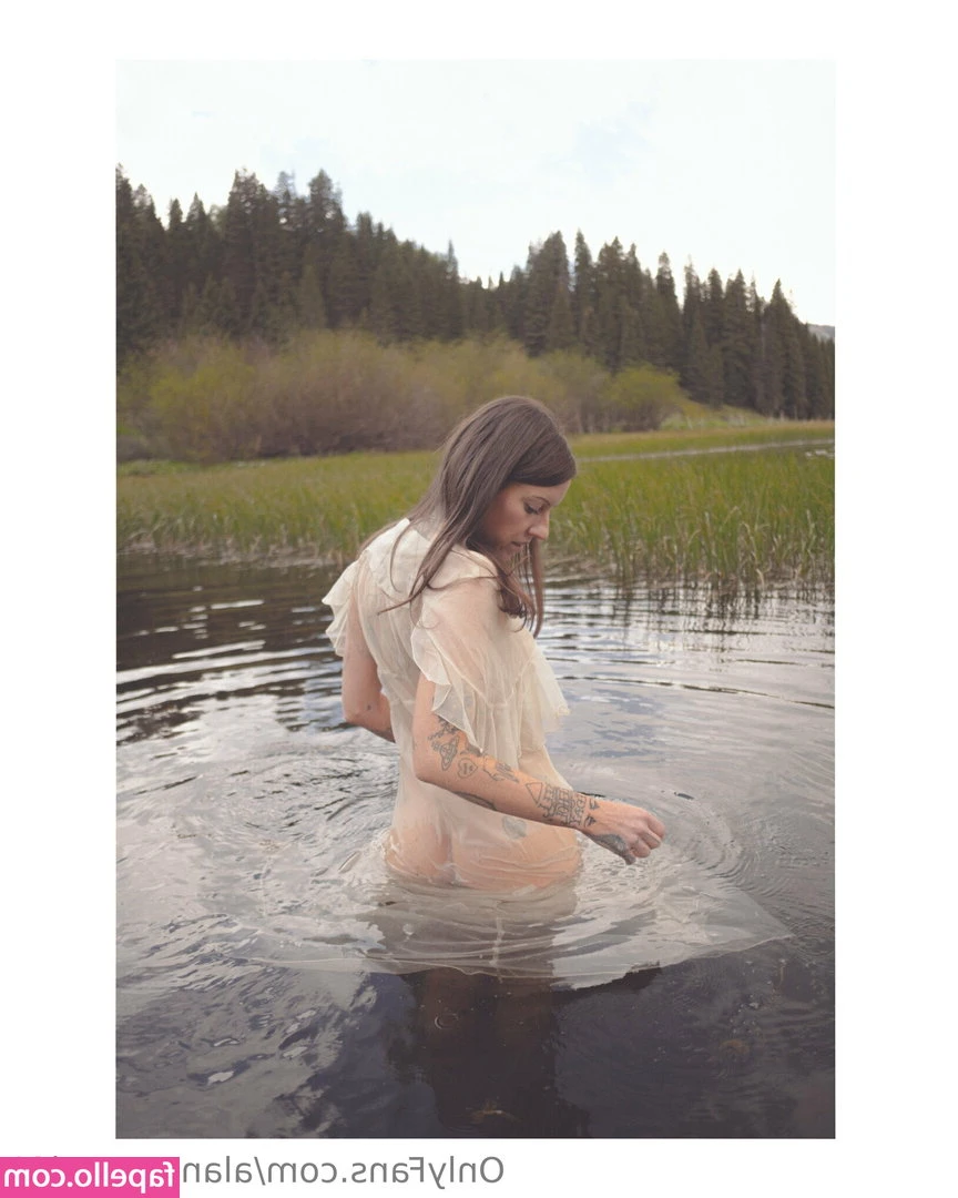 alannapearl69 - Out here appreciating Mother Nature's grandeur. 😉