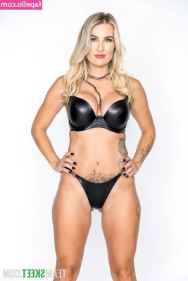 Andi Avalon [ andi-avalon-1 ] - Happy Monday 😜