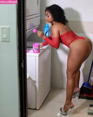 Shaniki Hernandez [ shaniki-hernandez ] - I want to feel what your fingers taste like...💋