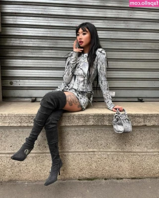 Radvxz - Hey there! Here’s a pic for y’all 😏🖤   Im typically not
