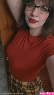 willowchantrieri - Her hands are restrained and she is made to cum all over with a